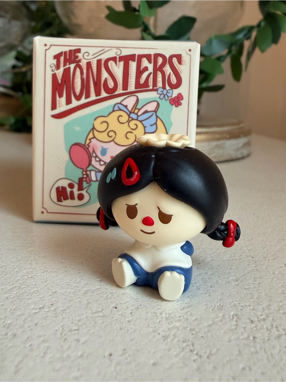 Pop Mart Hair Salon Pop Bean featuring removable- Salon Apprentice (Spooky)